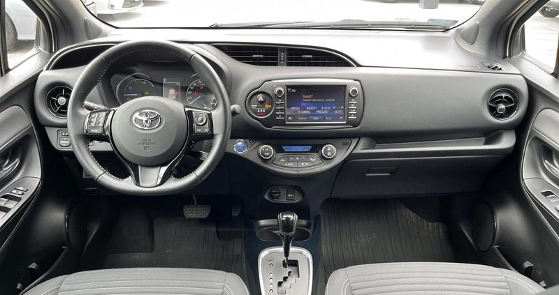 Toyota Yaris cena 67900 przebieg: 89056, rok produkcji 2018 z Ryn małe 254